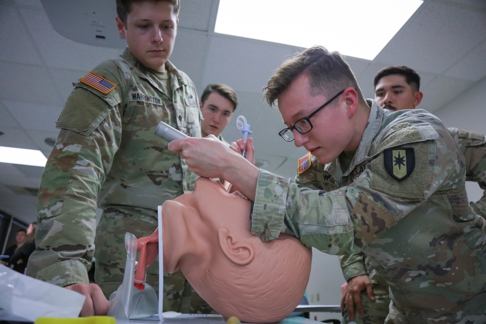 BACH IPAP Students Teach Airway Management