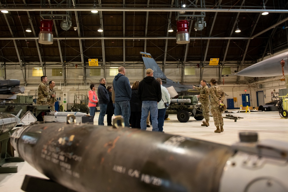 Fort Wayne business professionals visit the 122nd Fighter Wing