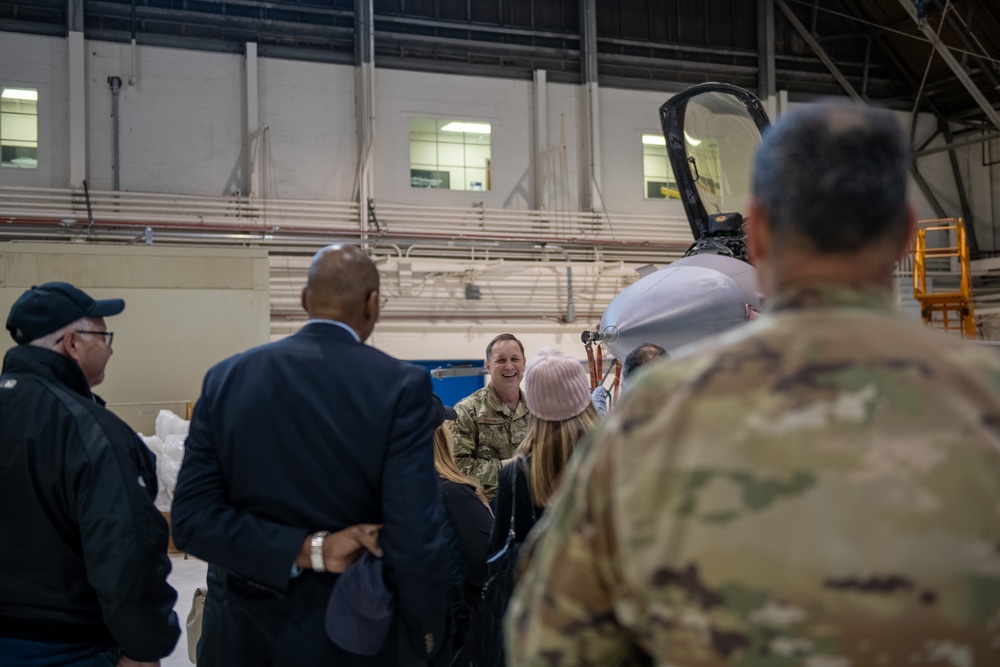 Fort Wayne business professionals visit the 122nd Fighter Wing