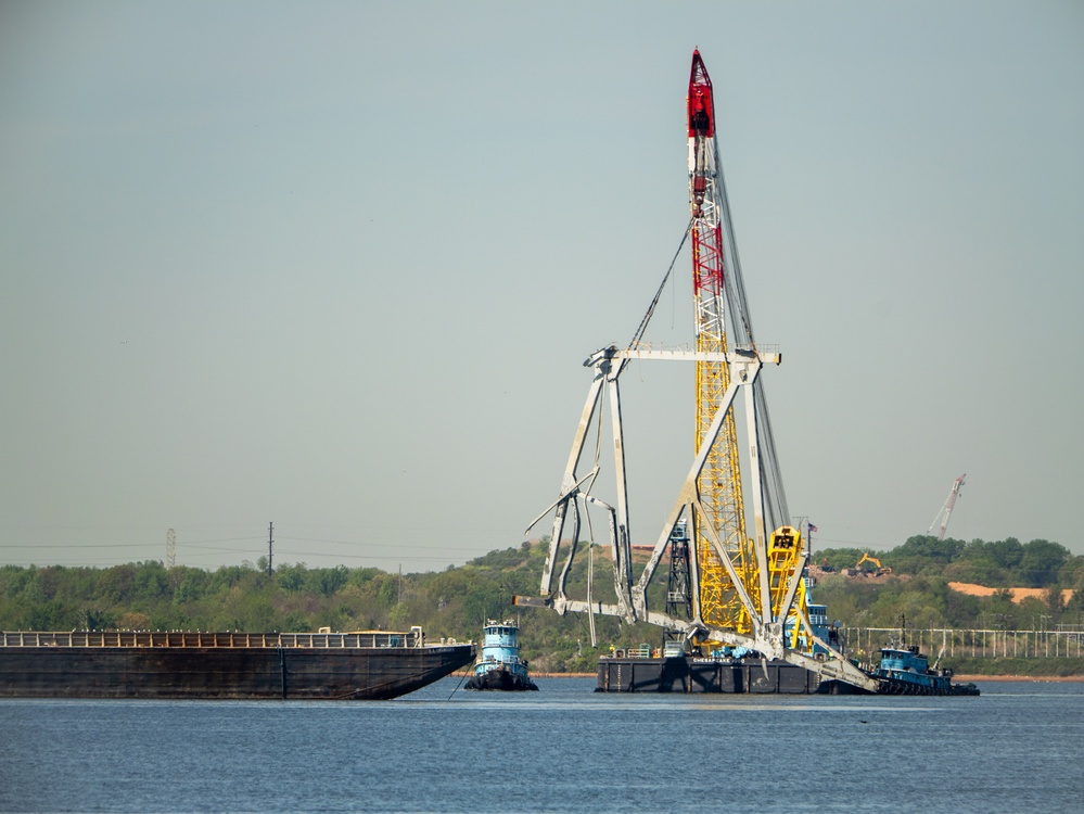 Unified Command works to open Limited Access Channel to Port of Baltimore