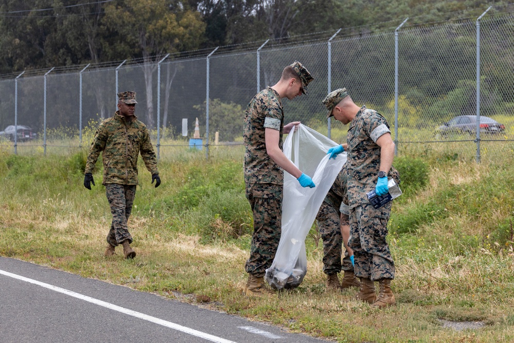 MCAS Marines perform Earth Day clean up