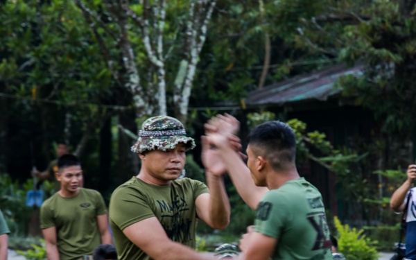 MAREX24: U.S. Marines, Armed Forces of the Philippines participate in Filipino martial arts training