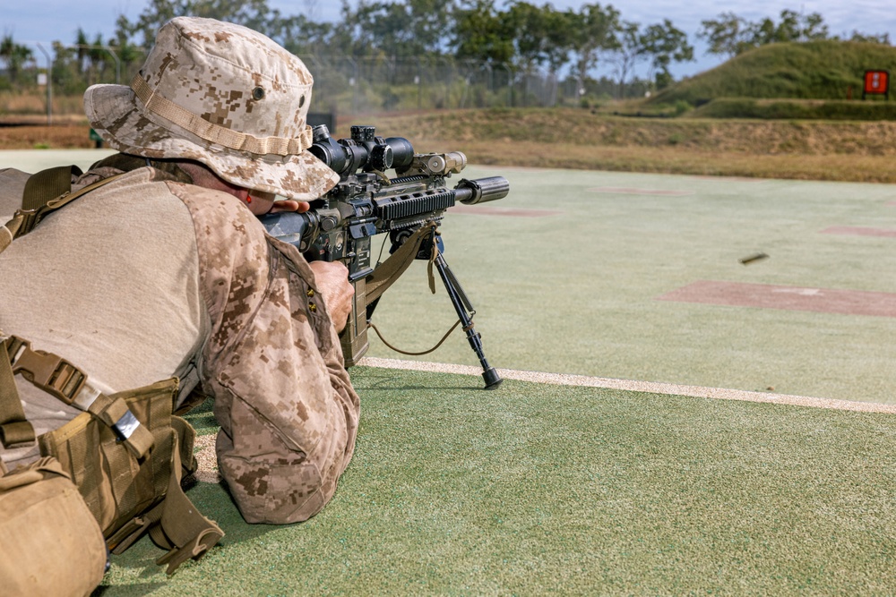 MRF-D 24.3: Marines with Echo Co., 2nd Bn., 5th Marines zero rifles at Australian range