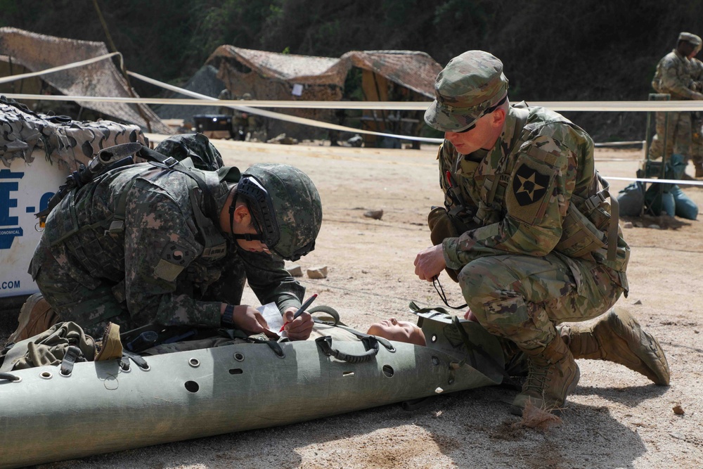 Soldiers train for the Expert Soldier Badge competition.