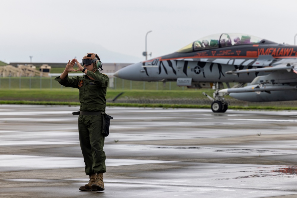 VMFA(AW)-224 conduct load exercise