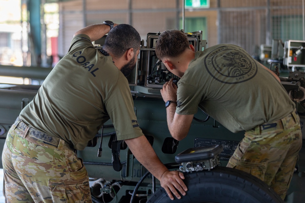 MRF-D 24.3: U.S. Marines, Royal Australian Artillery configure coalition artillery network