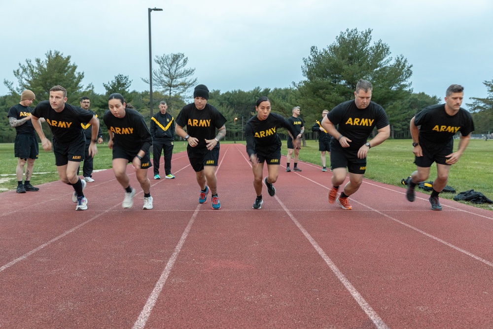 Army Reserve Soldiers begin an 800 meter sprint time trial