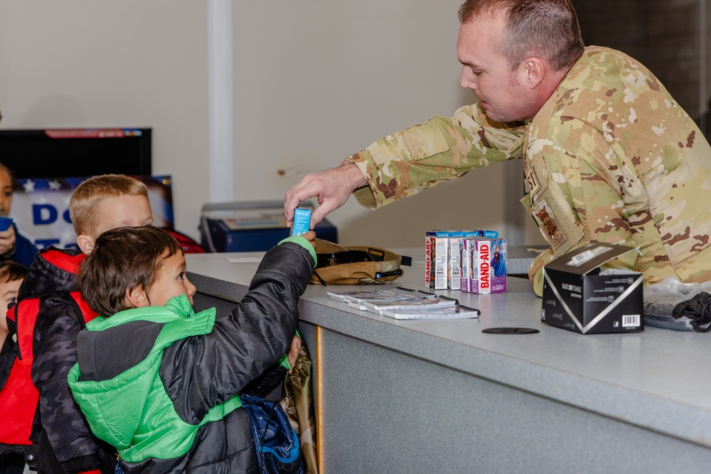 Edwards AFB children participate in Operation KUDOS