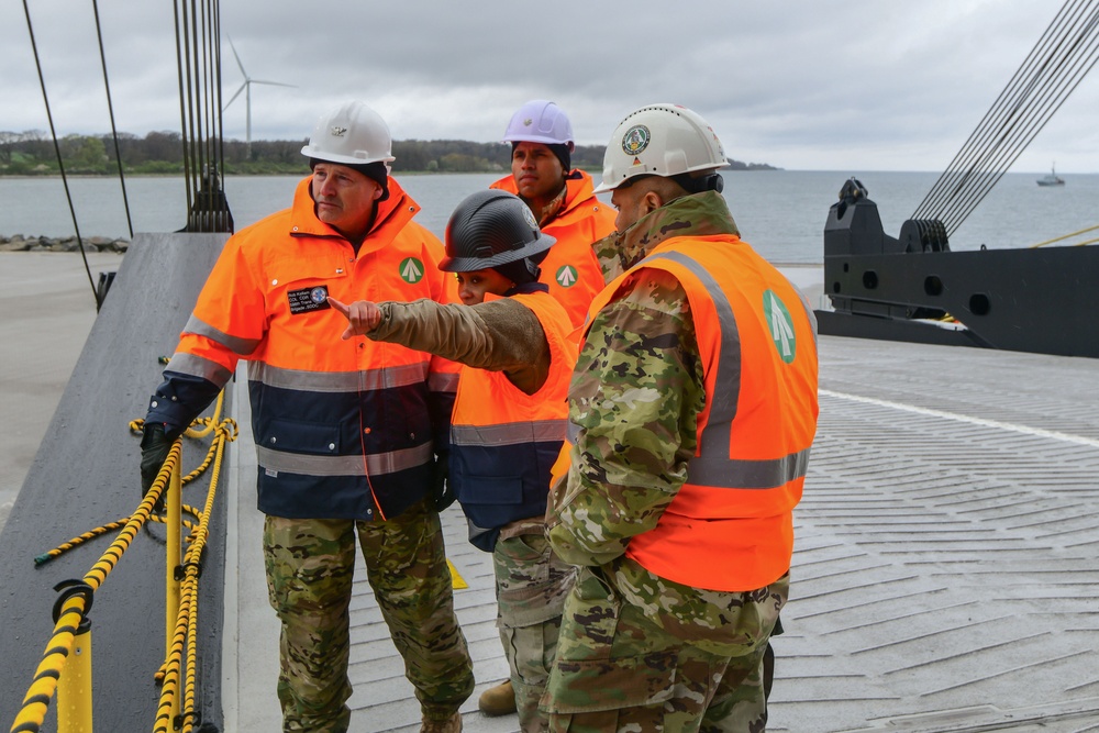 Kalundborg port operation for DEFENDER 24