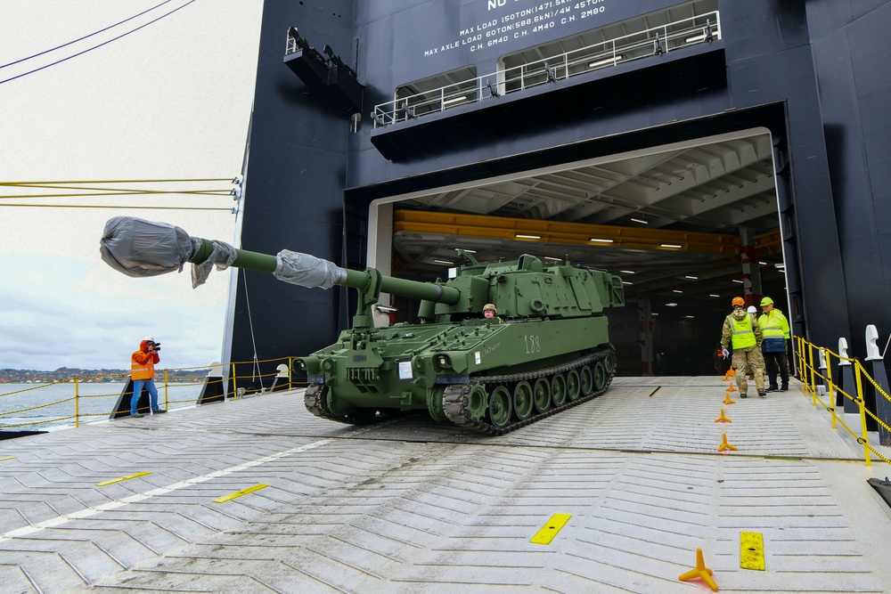 Kalundborg port operation for DEFENDER 24