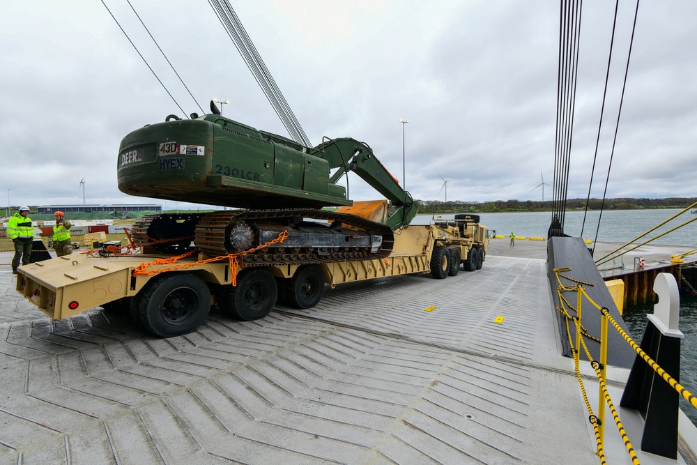 Kalundborg port operation for DEFENDER 24