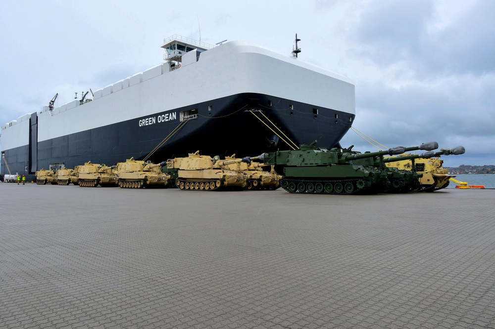 Kalundborg port operation for DEFENDER 24