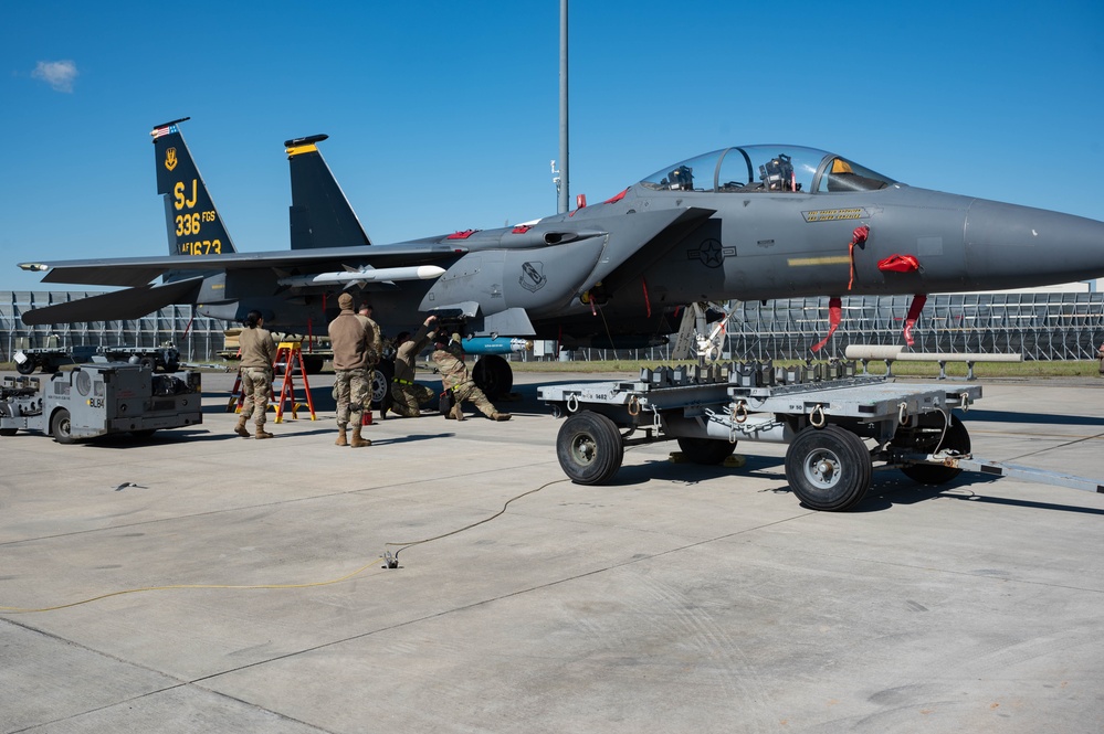 4th FW host 1st quarterly weapons load comp