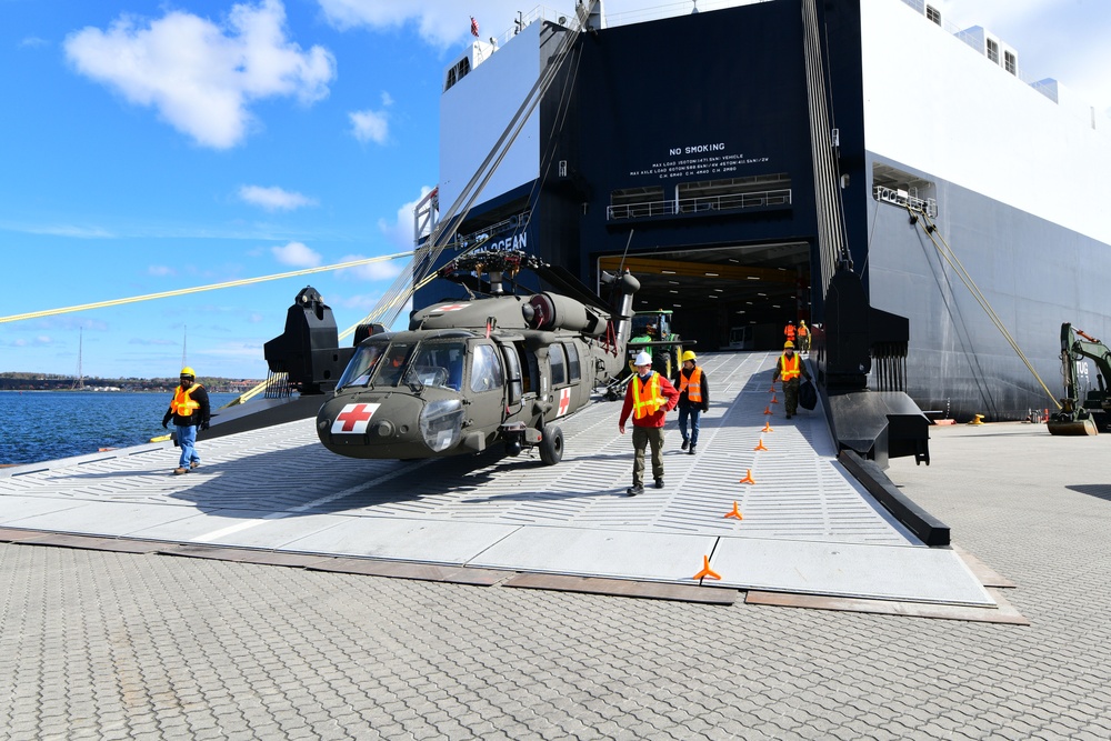 Kalundborg port operation for DEFENDER 24