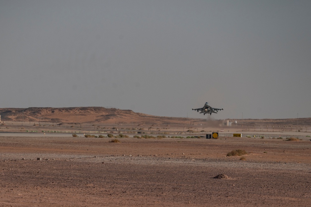 F-16s from Aviano Air Base arrive within CENTCOM