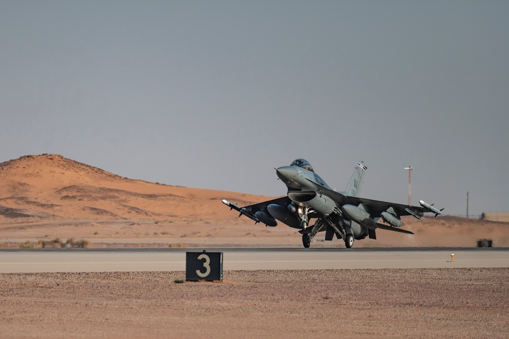F-16s from Aviano Air Base arrive within CENTCOM