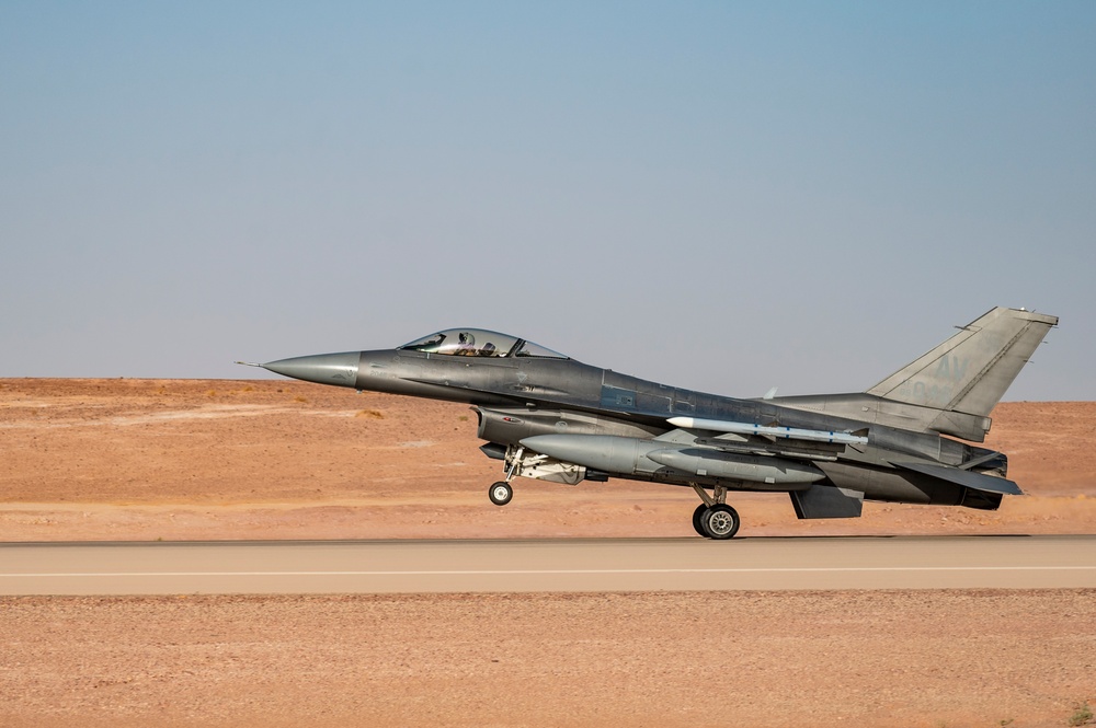 F-16s from Aviano Air Base arrive within CENTCOM