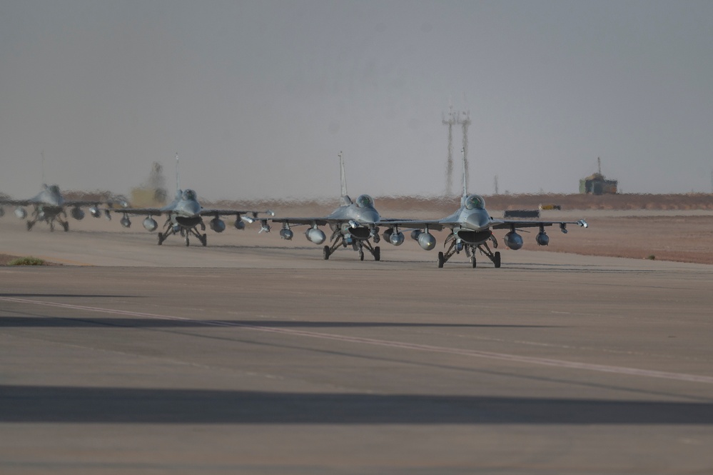 F-16s from Aviano Air Base arrive within CENTCOM