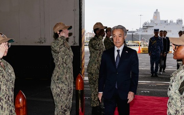 Japanese Ambassador Visits USS George Washington