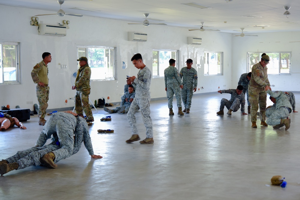 U.S., Philippine Air Force partner for a security forces SMEE