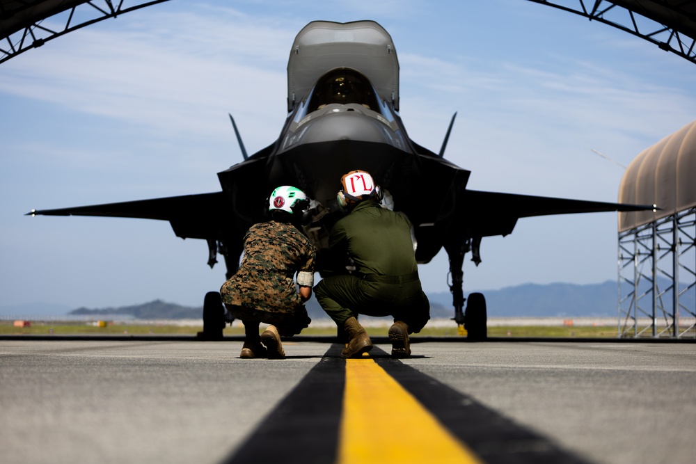 Marine Fighter Attack Squadron 225’s F-35B Lightning II aircraft take off at Marine Corps Iwakuni