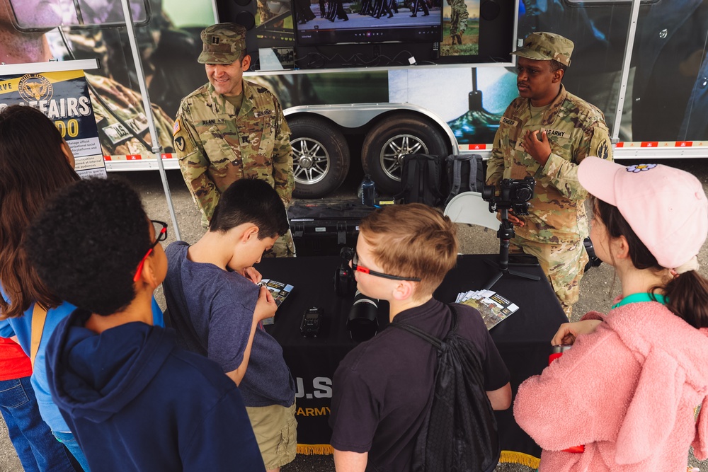 SoCal students meet local Army recruiters