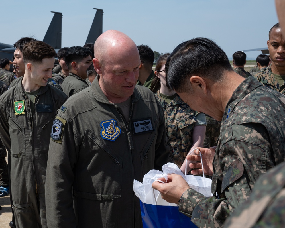 ROKAF CSAF visits Kunsan