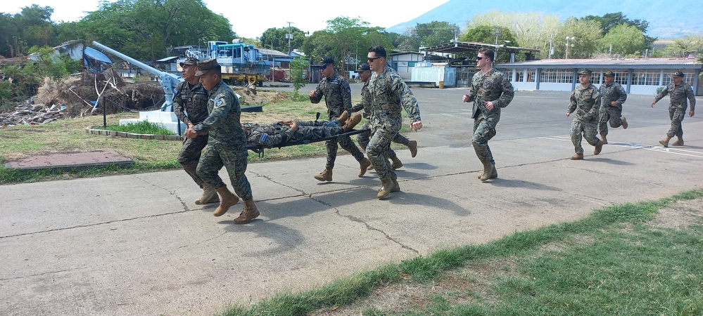 U.S. Marines and Sailors train with the Fuerza Armada da El Salvador