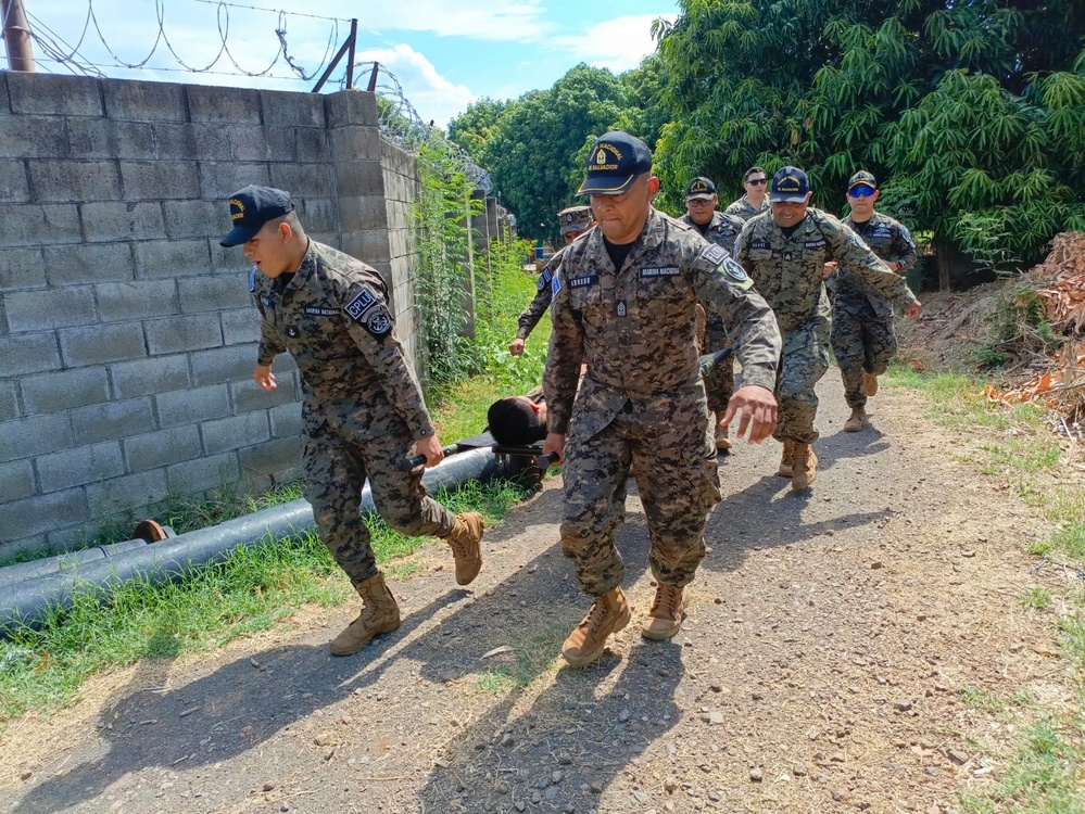 U.S. Marines and Sailors train with the Fuerza Armada da El Salvador