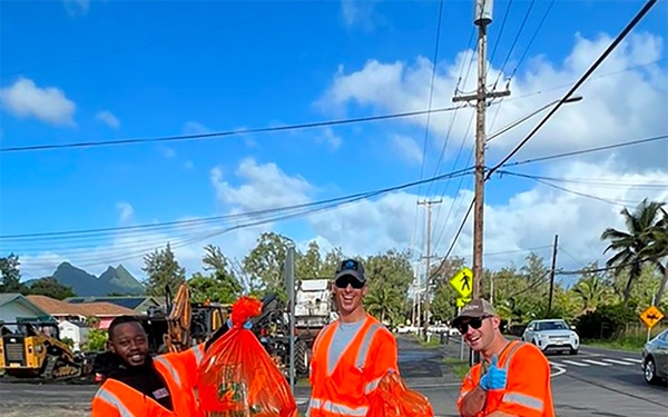 IWTS Hawaii Sailors Volunteer for Local Community Beautification