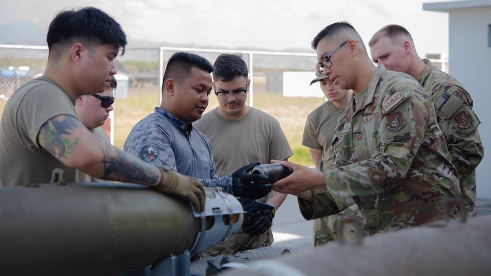 U.S., Philippine Air Force host munitions SMEE