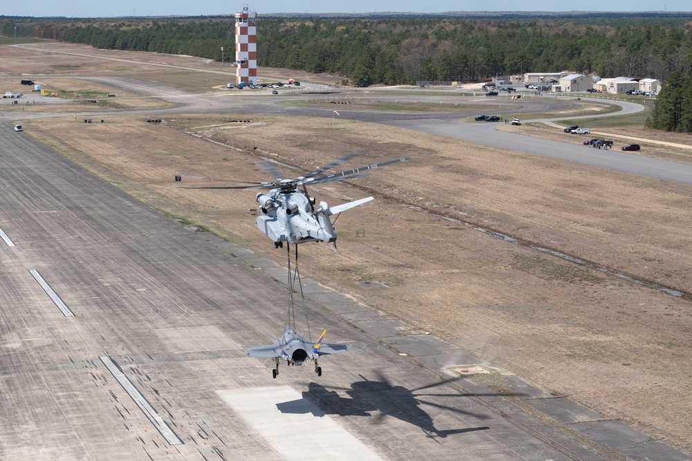 Marine’s new CH-53K helicopter transports F-35 airframe between test sites in Maryland, NJ