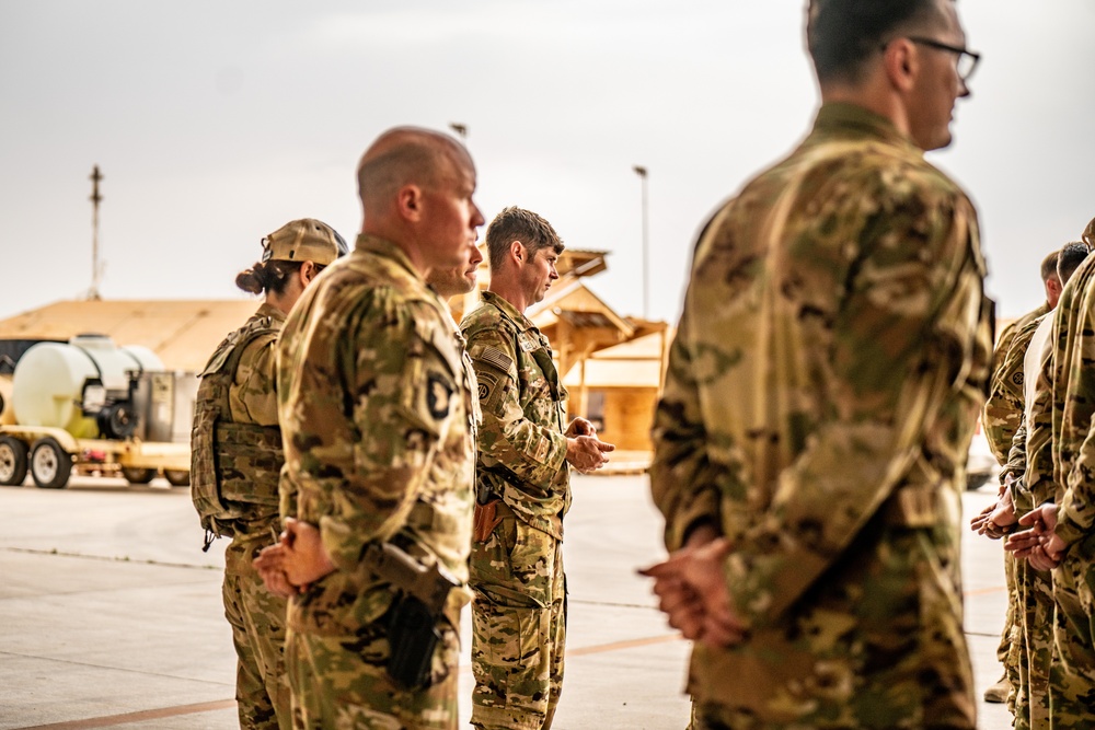 Paratroopers receive Brigade coins and recognition