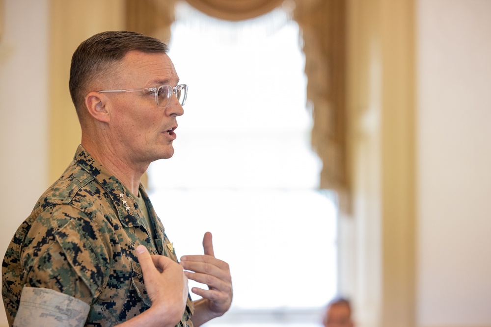 Lt. Gen. Anderson IV speaks to MARFORCOM leadership
