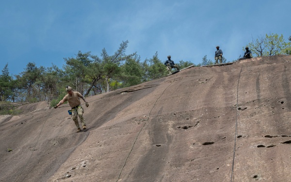 ROK and U.S. special operators climb to new heights in combined mountain training event
