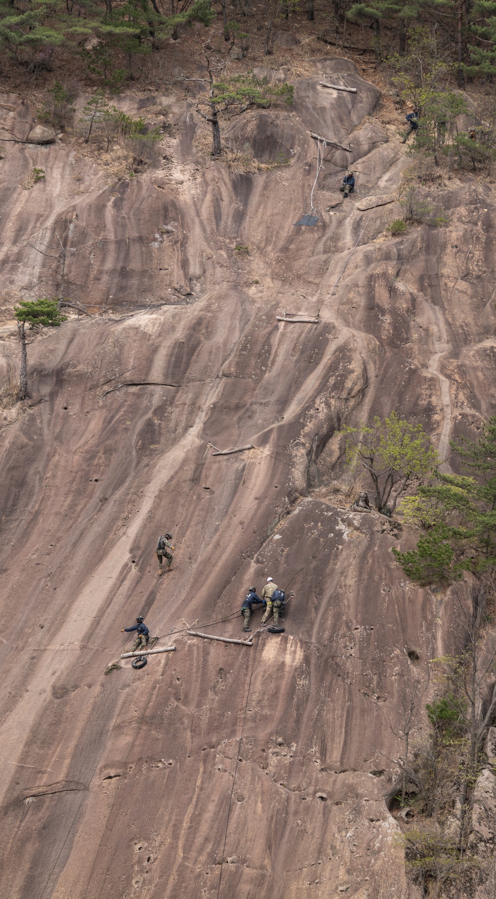 ROK and U.S. special operators climb to new heights in combined mountain training event