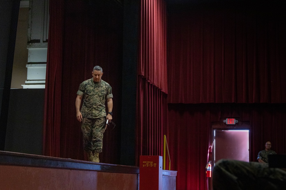 From Briefing Room to Bellows: 3rd MLG Commanding General visits Marines and Sailors during field exercise