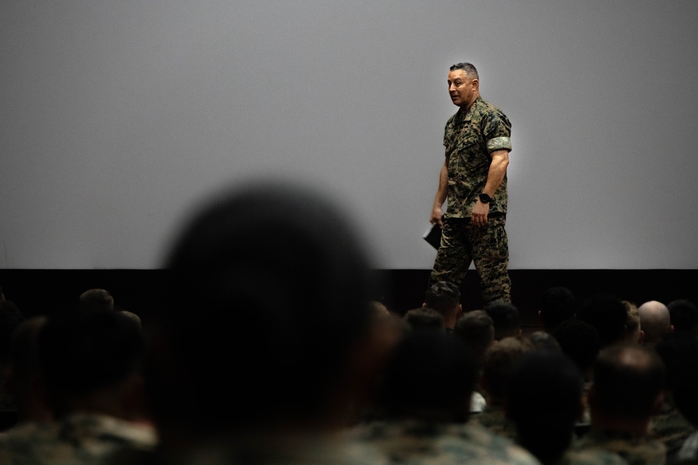 From Briefing Room to Bellows: 3rd MLG Commanding General visits Marines and Sailors during field exercise