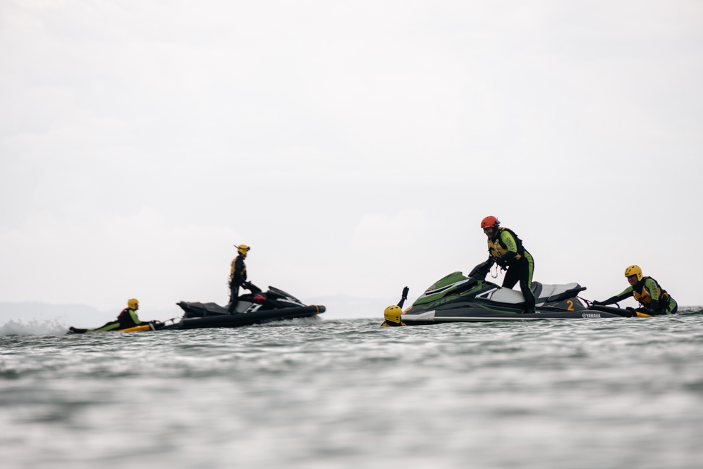 Firefighters perfect life-saving with jet skis