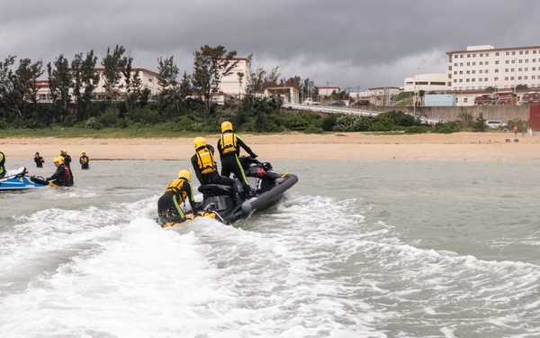 Firefighters perfect life-saving with jet skis