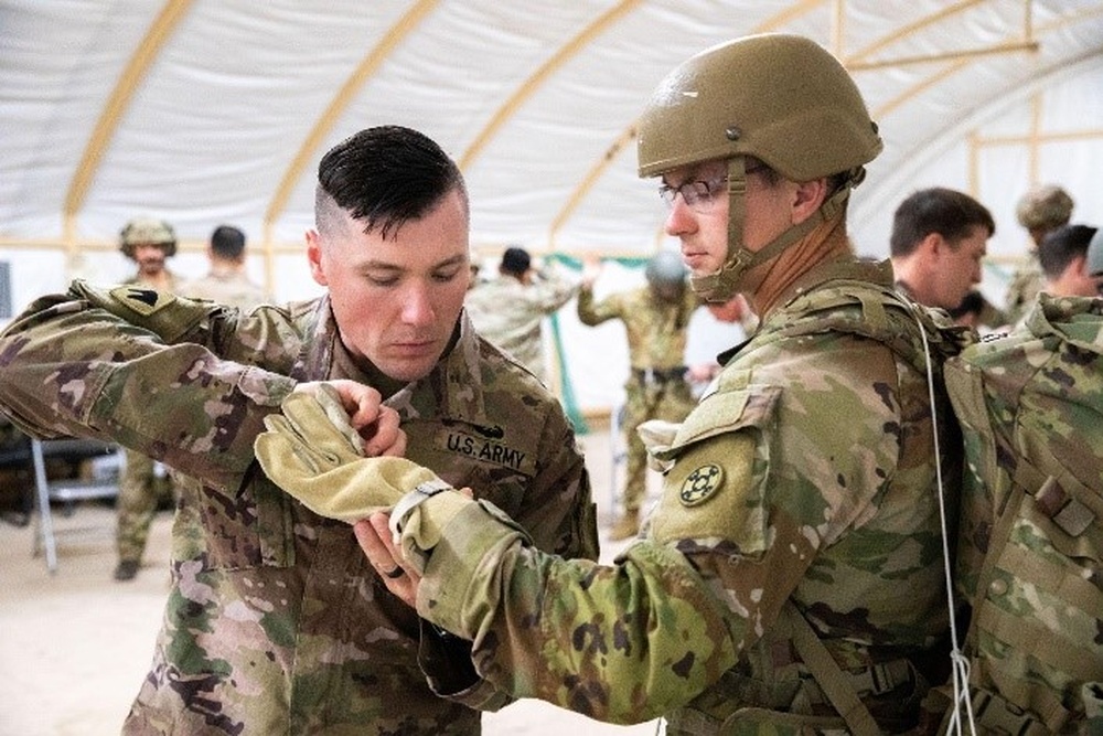 DVIDS - Images - U.S. Army Central Soldiers participate in Rappel ...