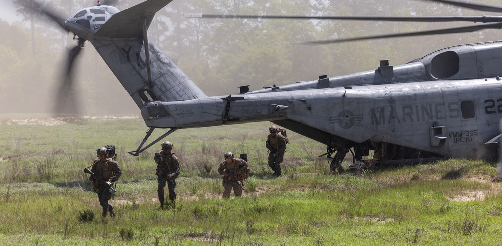 Marines with the 24th MEU conduct a simulated raid at MCOLF Oak Grove