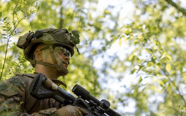 Marines with the 24th MEU conduct a simulated raid at MCOLF Oak Grove