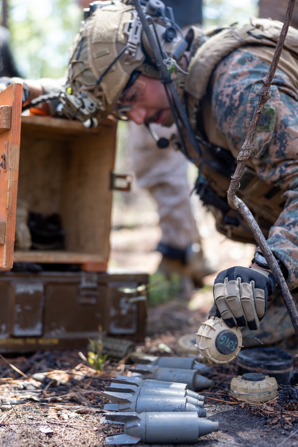 Marines with the 24th MEU conduct a simulated raid at MCOLF Oak Grove