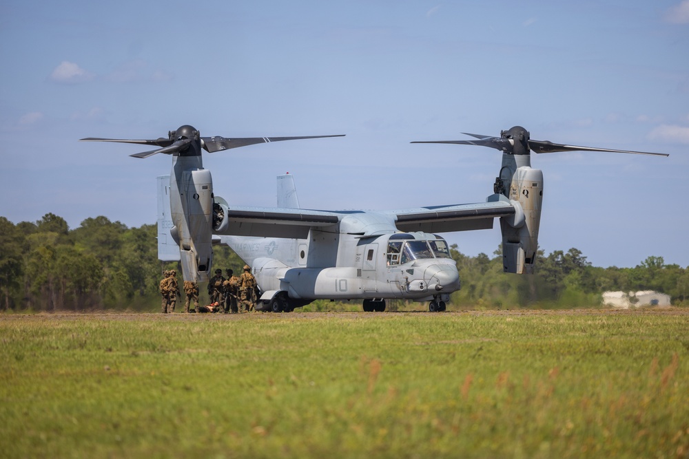 Marines with the 24th MEU conduct a simulated raid at MCOLF Oak Grove