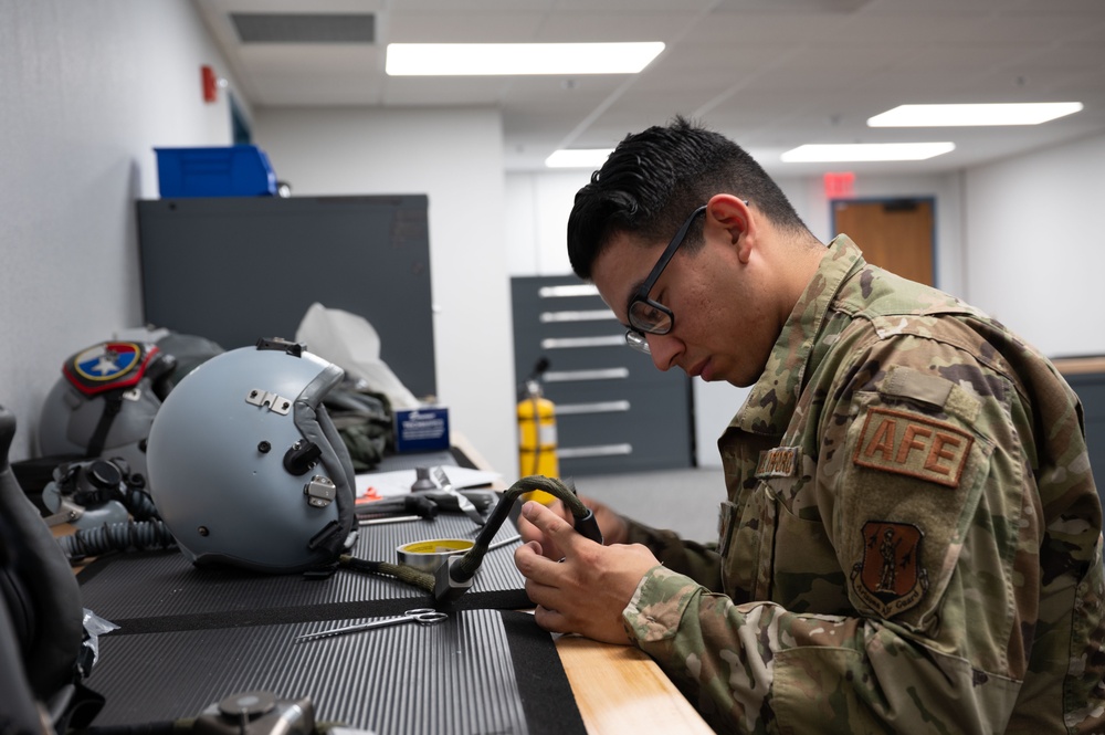 FIT TO FIGHT: AIRCREW FLIGHT EQUIPMENT KEEPS FLIGHTCREW SAFE