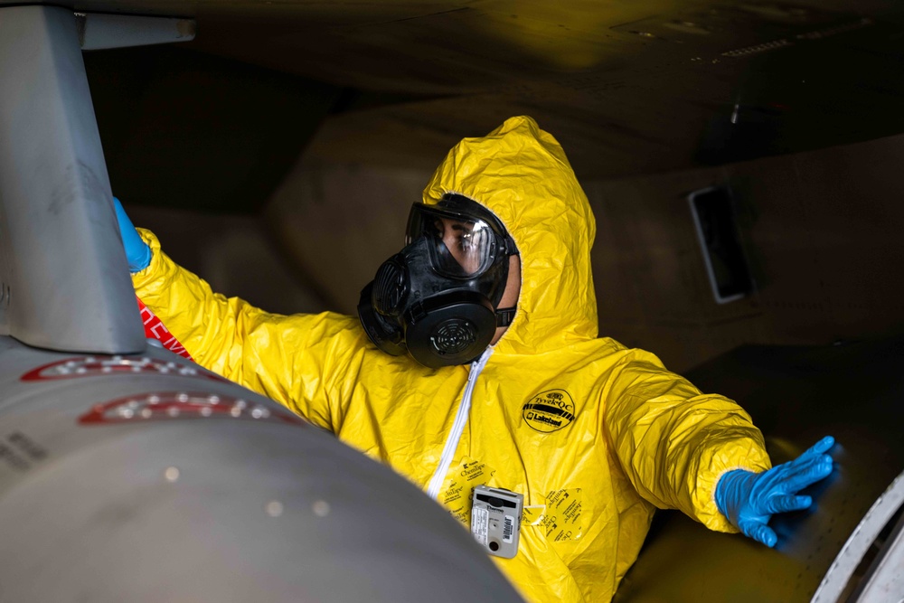 Exercise Radiant Falcon expands knowledge of aircraft decontamination