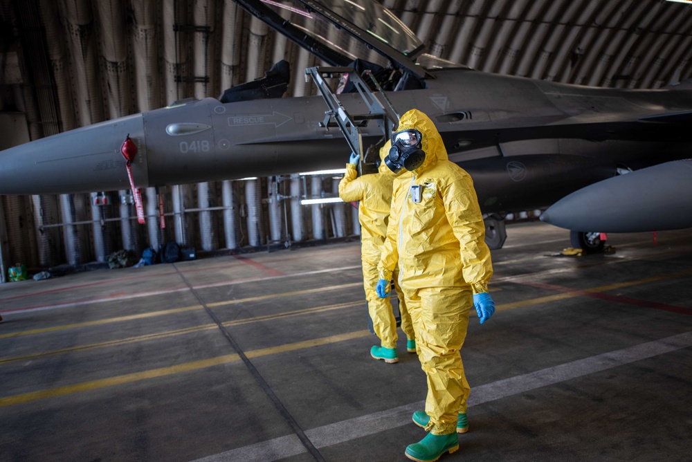 Exercise Radiant Falcon expands knowledge of aircraft decontamination