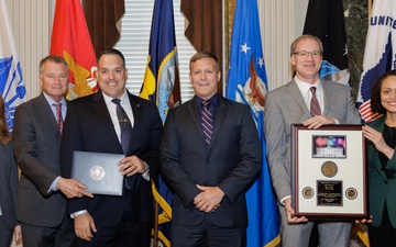 AMCOM intelligence branch honored at White House, receives presidential award