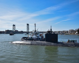 USS Greeneville Departs Portsmouth Naval Shipyard
